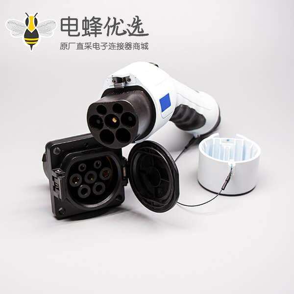 新能源汽车成长,有望打开国产连接器替代广阔空间 新能源汽车成长,有望打开国产连接器替代广阔空间